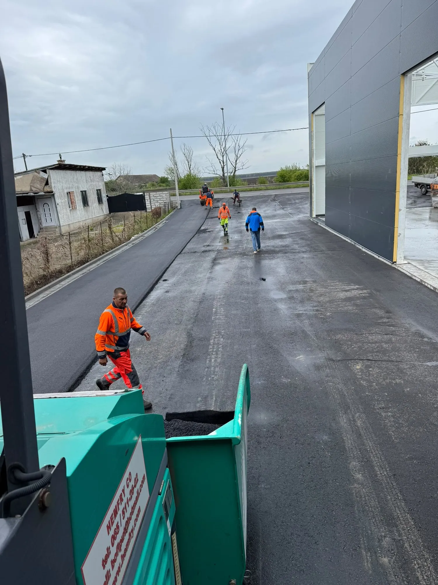 Asfaltiranje interne saobraćajnice u fabričkom krugu